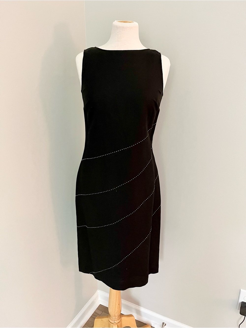 Donna Morgan Linen Blend Black Sleeveless Sheath Dress with Stitch Detail, 4